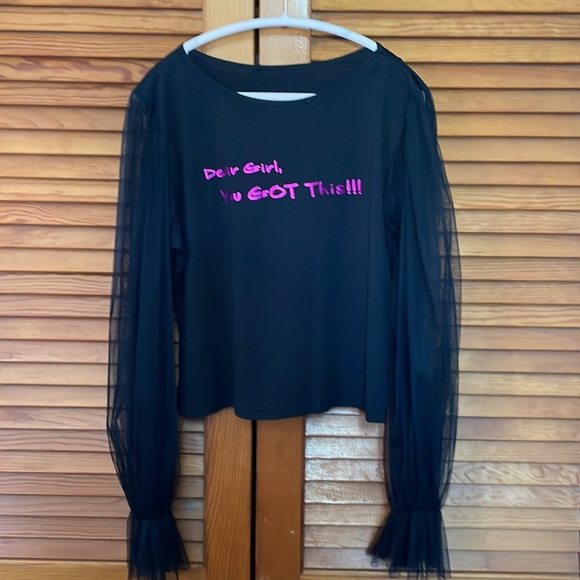 Scoop neck black shirt with tulle sleeves! - Picture 2 of 4